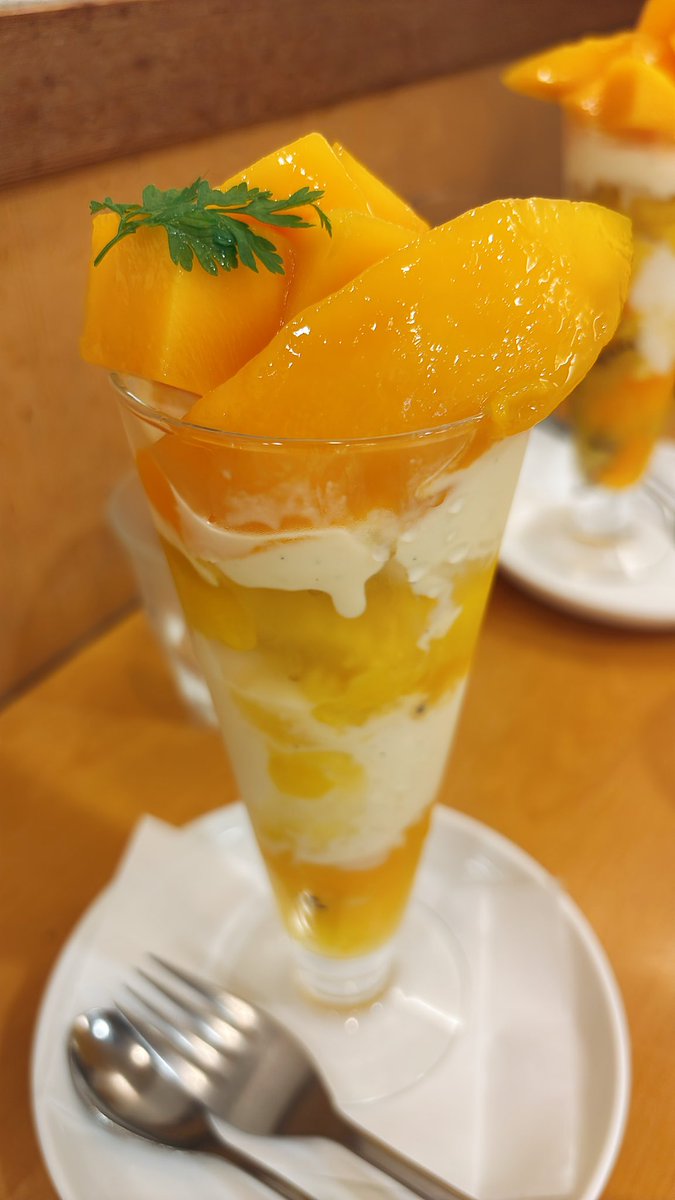 cabbage_uniuni's tweet photo. ここ2、3ヶ月ずっとマンゴーパフェの口だったのです。 https://t.co/KrMbFIYmKH