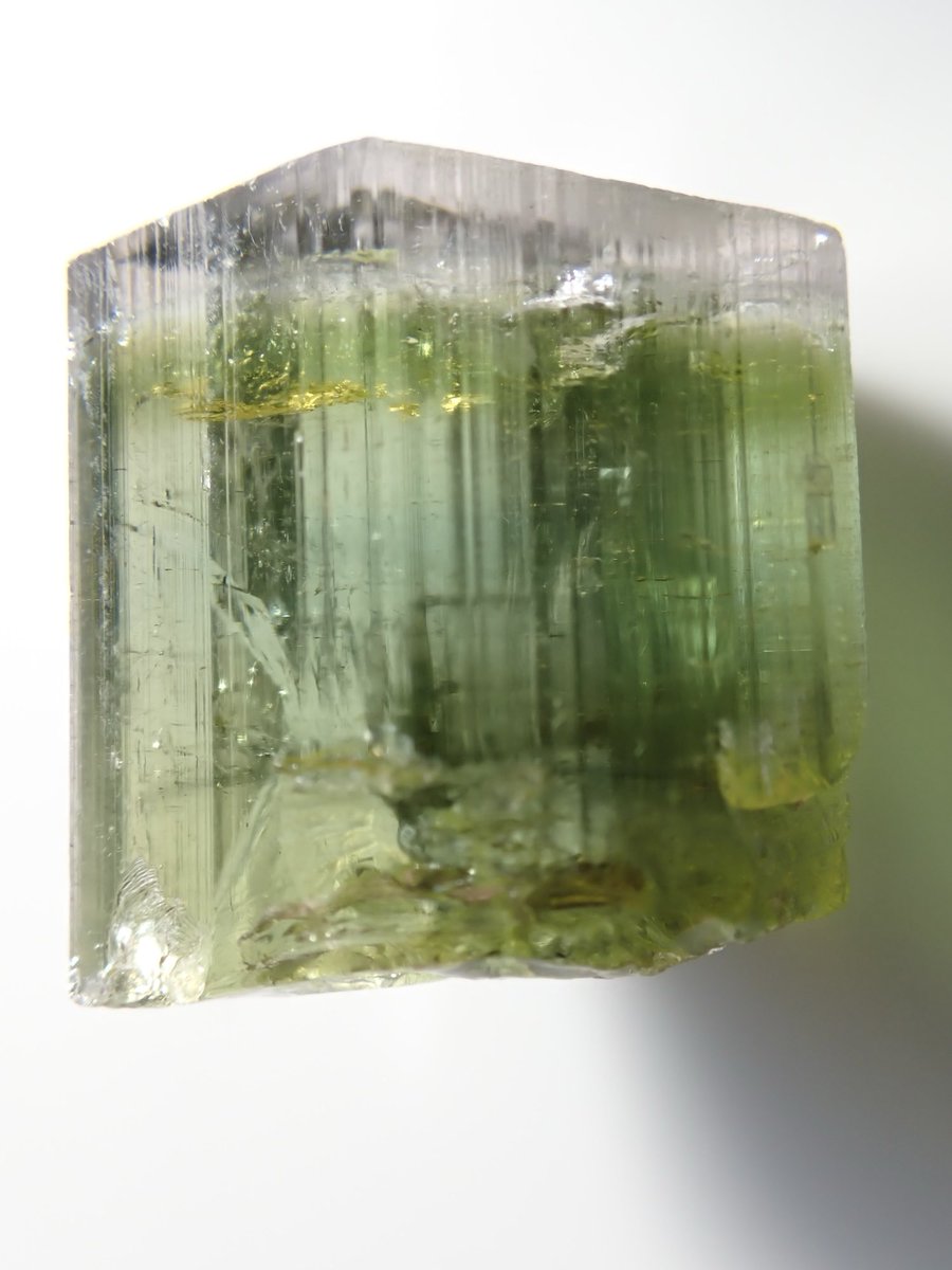 パキスタン産トルマリン結晶原石 20ct (1.5×1.3×1.4)cm オリーブ