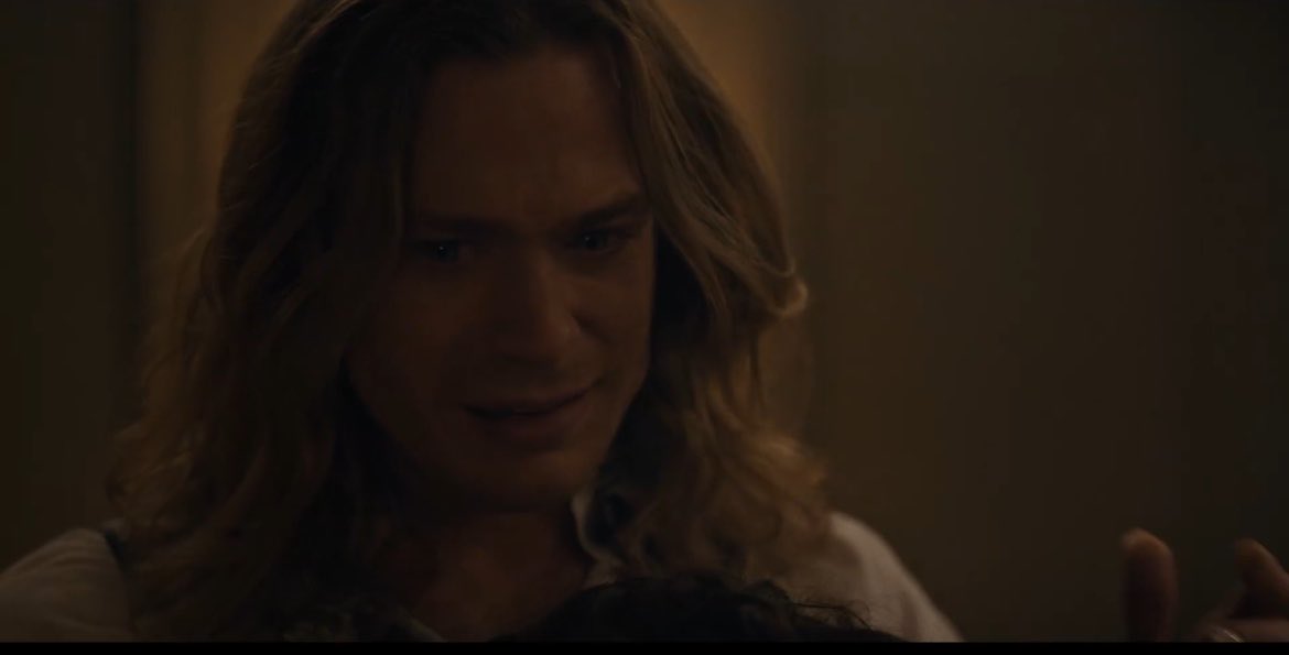 lelioslestat's tweet photo. every word every beg every cry from lestat here highlighting how attached he is to human emotions, how much love he had inside of him, the staggering contrast of gabriella laughing and armand’s stoic presence while lestat is literally falling apart &amp; asking for help #tvlspoilers https://t.co/SidSaFDd5R