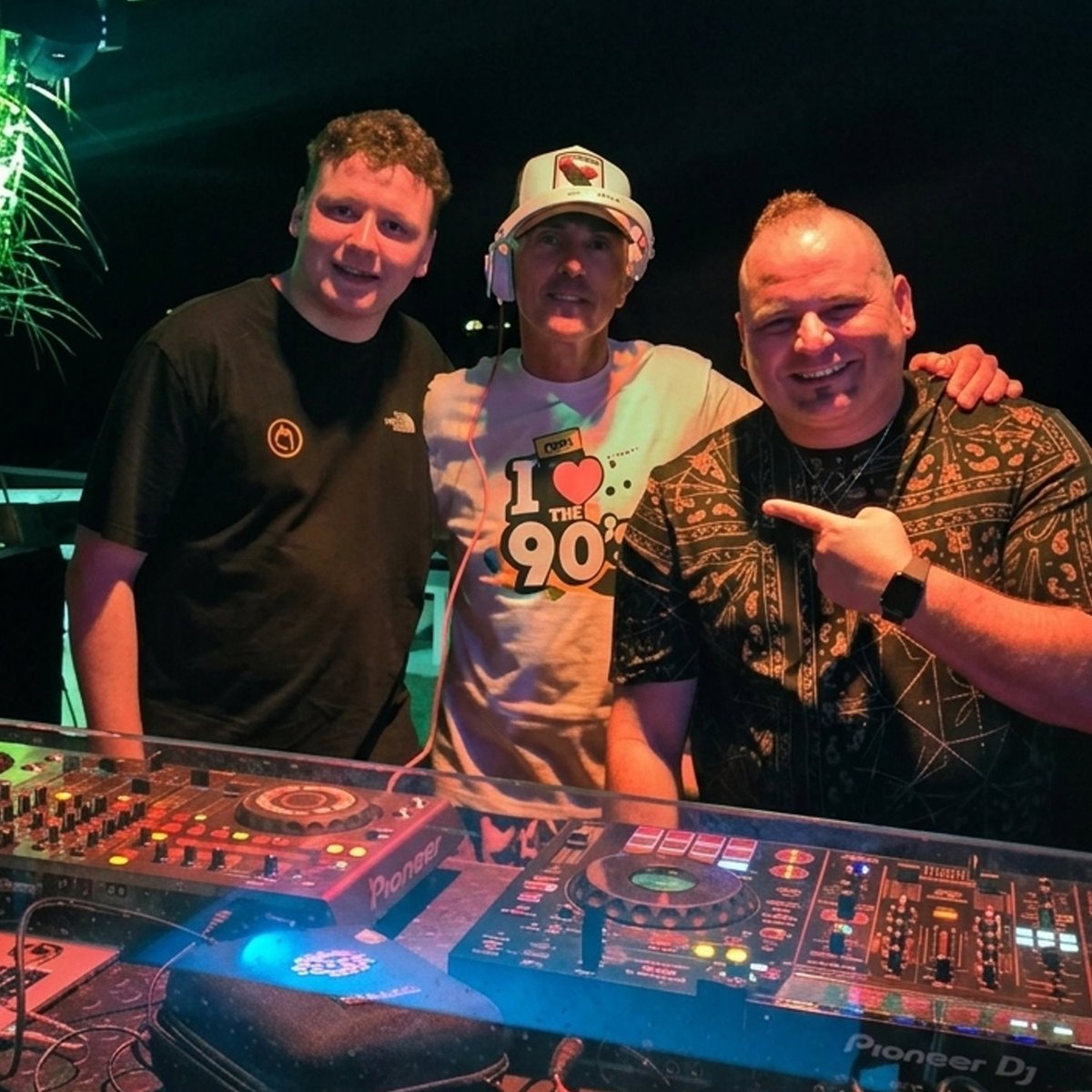 djmanilo's tweet photo. Grande successo per la prima del 90s Party 🪩
In attesa delle foto ufficiali, pubblico qualche scatto dalla consolle 🎚️
#90sParty #MorganBeach #DjSet #djManilo #IliasTheVoice #SummerVibes #Anni90 https://t.co/IquQTFSLUT