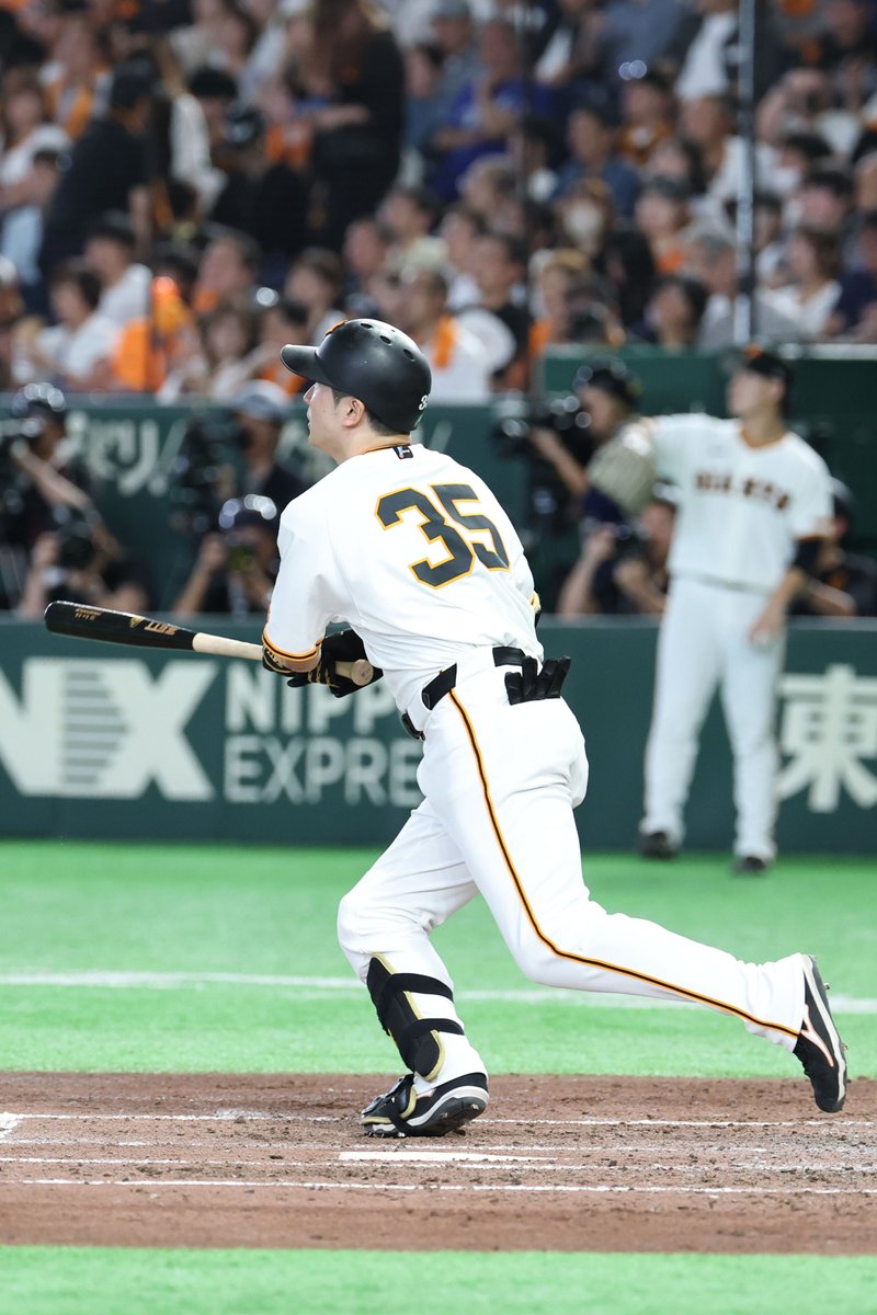 TokyoGiants's tweet photo. 【四回裏】巨人 2-0 中日

2死から #泉口友汰 選手が、レフトへホームランを放ち1点追加👏 https://t.co/anQ0Udovnv