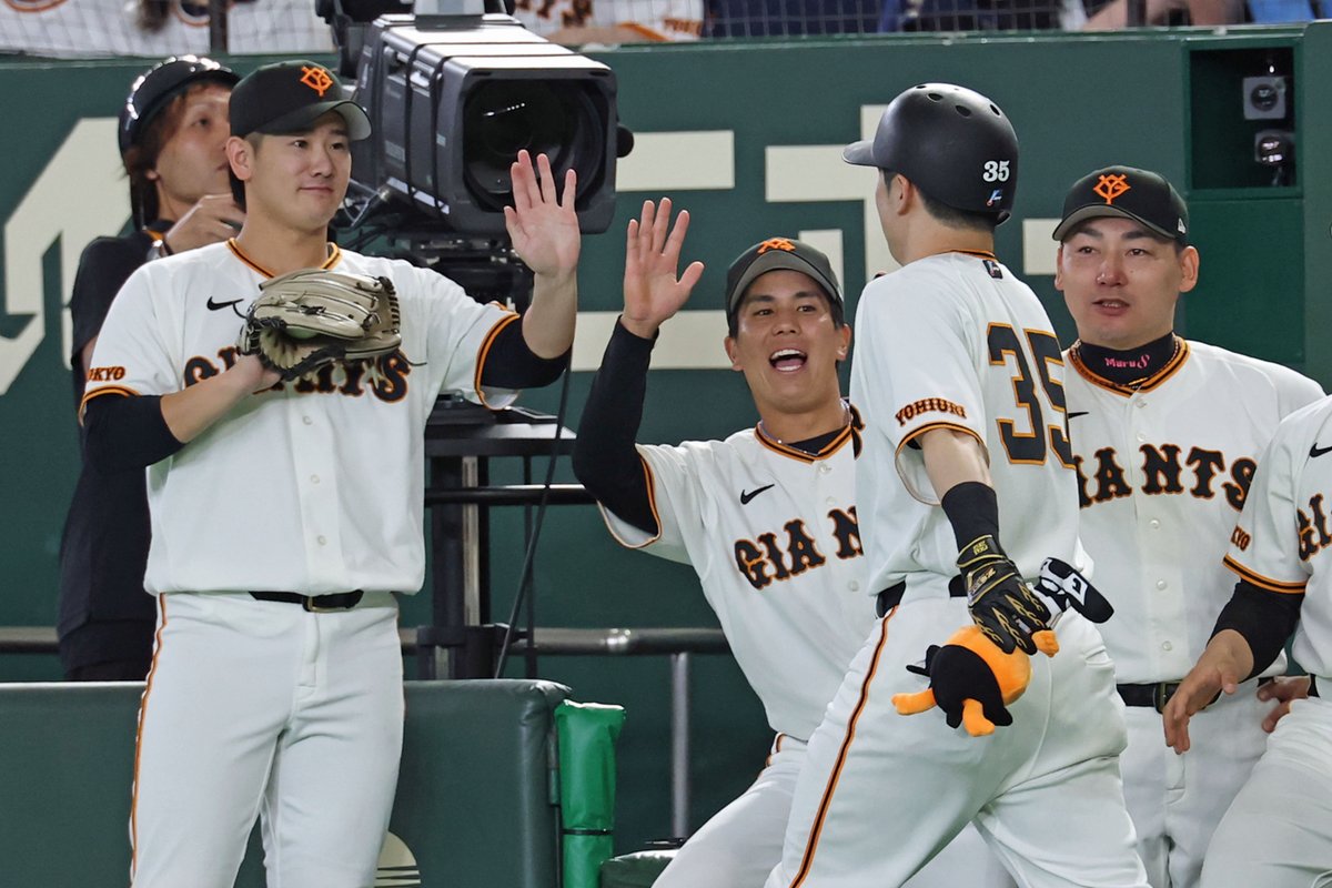 TokyoGiants's tweet photo. 【四回裏】巨人 2-0 中日

2死から #泉口友汰 選手が、レフトへホームランを放ち1点追加👏 https://t.co/anQ0Udovnv