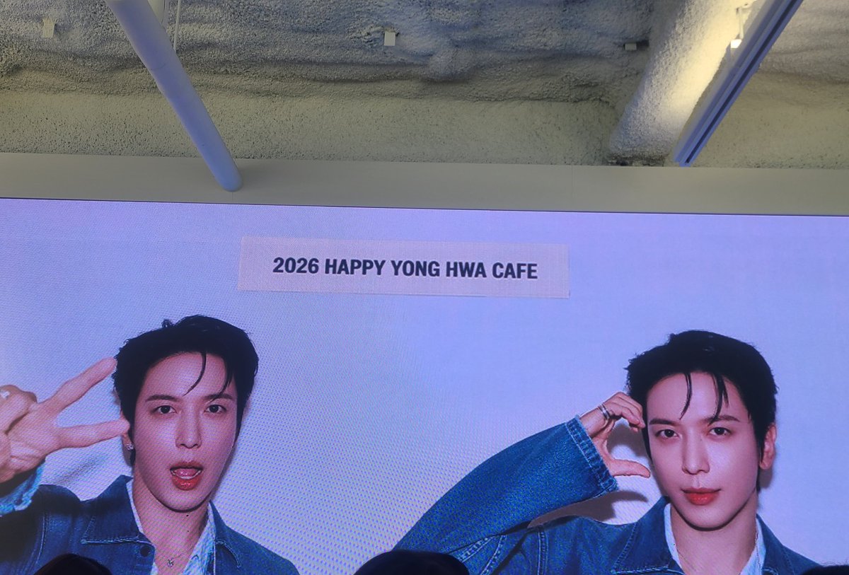 yeoneeeyong's tweet photo. 260621 해피용화데이🎉🎉❤️ https://t.co/w09b1KmKw7