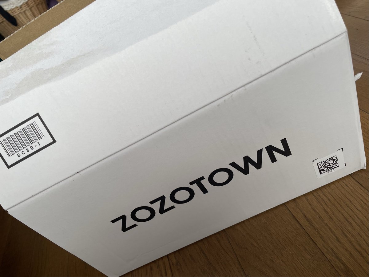 vividebabiboo's tweet photo. zozoで白箱届いたの初めて！😳
もしかしてタダ！？と思ってすぐに開けたら当選制なのね！！笑
当たりますように🙏🎯
#ZOZOSALE箱CP https://t.co/7ZlT2zQRUA