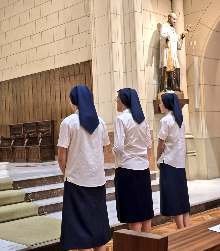 HijasCaridadEC's tweet photo. Las Comunidades del Colegio "Milagrosa-Las Nieves" #Ávila y el Centro Social "Catalina Labouré" #Madrid os reciben con inmensa alegría 🫶🏽

¡Sed fieles y felices Hijas de la Caridad! ❤️‍🔥🤲🏼 https://t.co/yubc9pvfRB