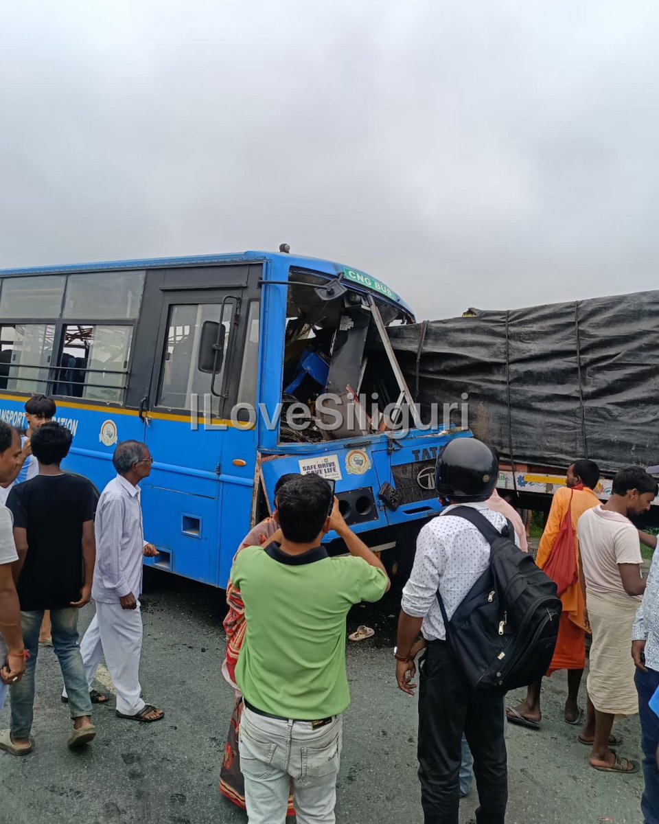 ILoveSiliguri's tweet photo. TRAGIC 🚨 NBSTC bus crashes into a trailer at Ulladabri near Maynaguri in Dooars. Several passengers reportedly injured and taken to hospital.
#Maynaguri #Dooars #RoadAccident #NBSTC #ILoveSiliguri https://t.co/2rVC299LEB