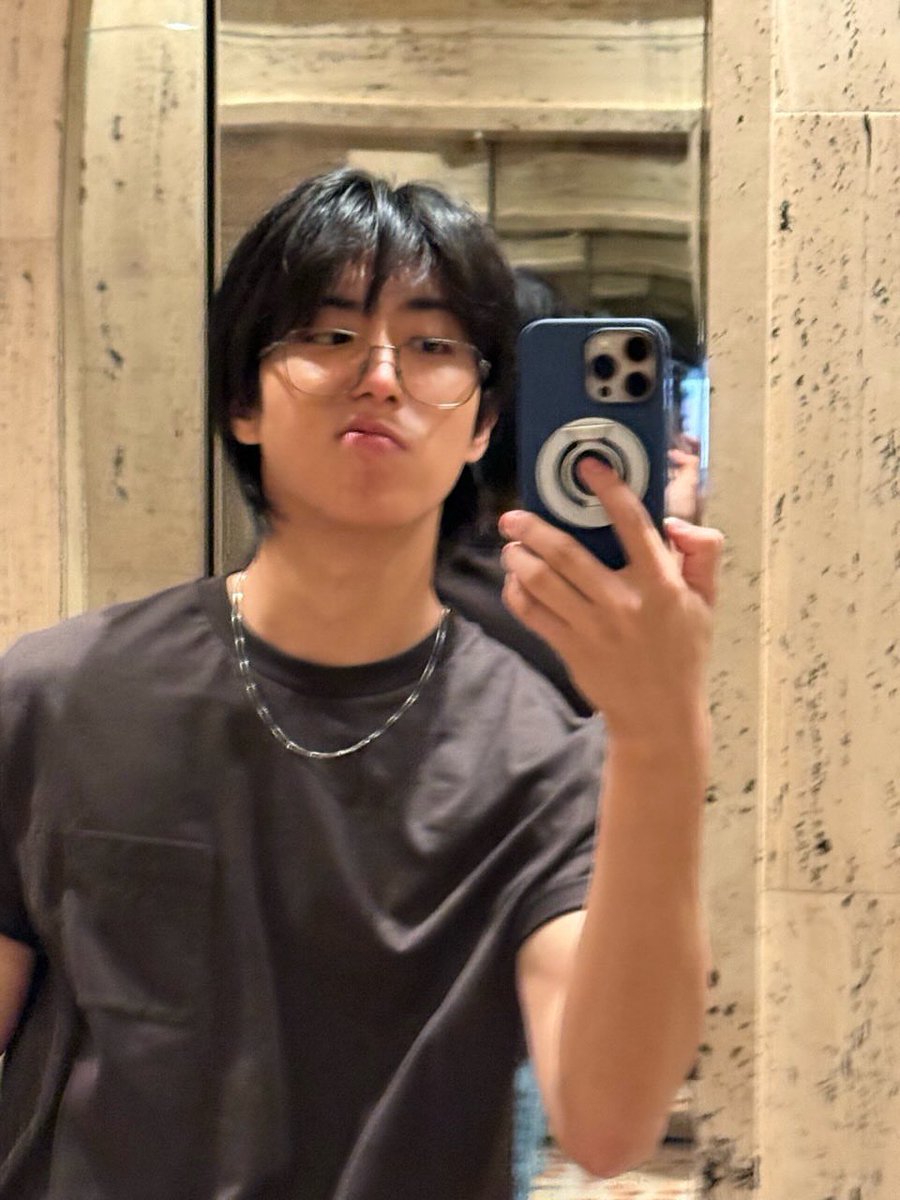 Jisungskz2018's tweet photo. NERDSUNG. https://t.co/0tEhoy6DY2