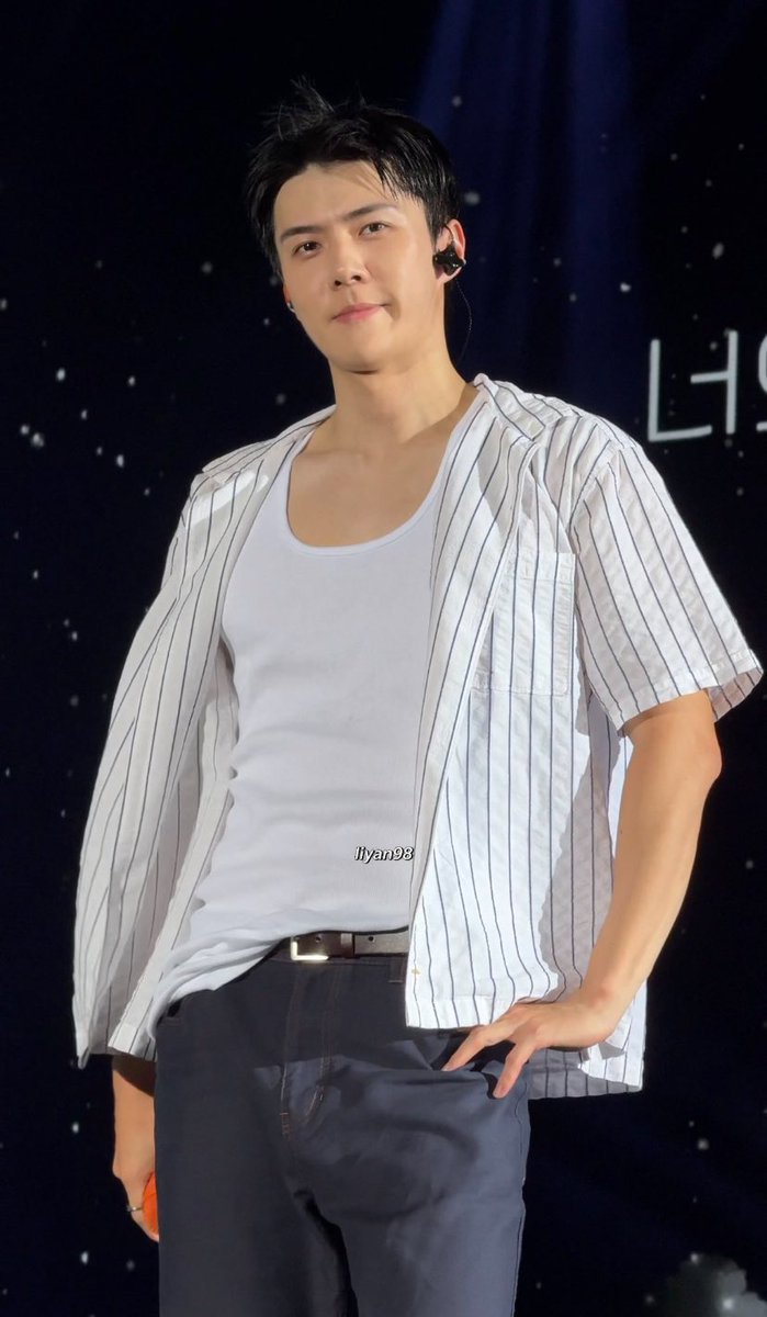 u_han94's tweet photo. if sehun looked at me like that i’d melt on the spot like SERIOUSLY https://t.co/6FKMUxvZyg