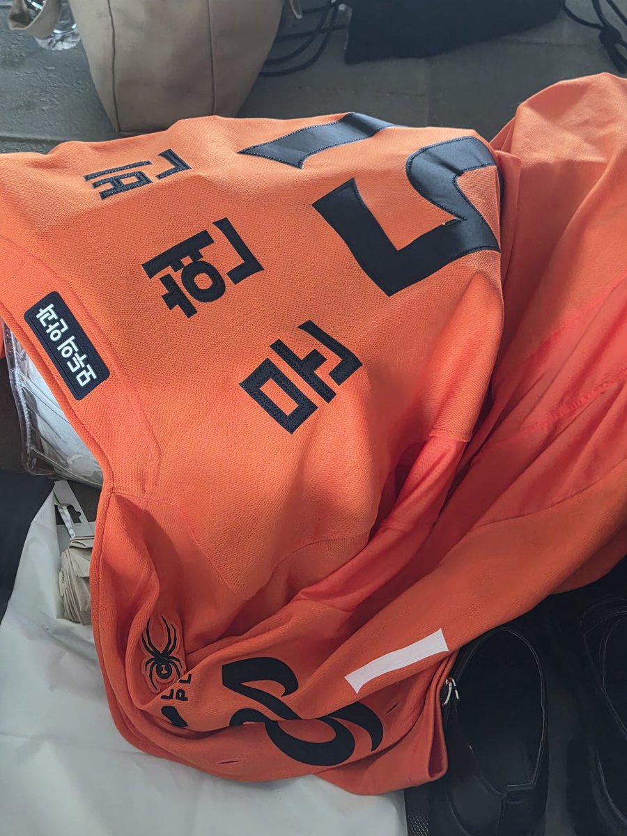 for9x6's tweet photo. 나눔 시작합니다 ❤️
제지당하지 않게...... 조용히 슬쩍 다가와 주세요 키링은 말 없이 그냥 가져가셔도 됩니다! https://t.co/pzqm7E2dCP