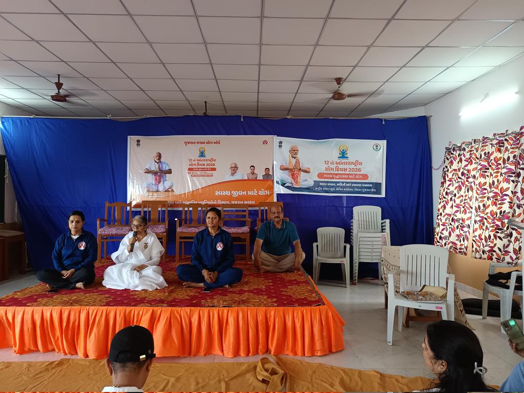 CBCGodhra's tweet photo. #IDY2026 के अंतर्गत @MIBIndia के केंद्रीय संचार ब्यूरो, गोधरा @CBCGodhra एवं  गुजरात राज्य योग बोर्ड, पंचमहल जिला के संयुक्त तत्वावधान में गांव वेजलपुर ब्लोक गोधरा में योगा अभ्यास कार्यक्रम आयोजित।#InternationalDayOfYoga
#IDY2026 #YogaForHealthyAgeing https://t.co/pFjHLUDVjs