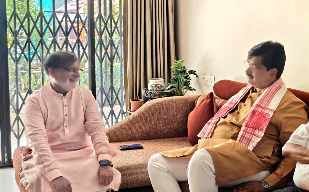 AmitThakerBJP's tweet photo. ‘12 વર્ષ - વિશ્વાસના, વિકાસના અને જનકલ્યાણના’ અભિયાન અંતર્ગત વિશેષ વ્યક્તિઓ સાથે સંપર્ક!

વેજલપુર ખાતે વરિષ્ઠ પત્રકાર શ્રી મયંક વ્યાસ સાથે મુલાકાત કરી. 

પ્રધાનમંત્રી શ્રી @narendramodi જીના નેતૃત્વના 12 વર્ષમાં દેશમાં થયેલા જન વિકાસના કાર્યોનો સંવાદ કર્યો. 

સાથે વોર્ડ પ્રમુખ શ્રી મિલન પાઠક, કાઉન્સિલર શ્રી રાજુભાઈ ઠાકોર(મુખી), શ્રીમતી પારૂલબેન દવે, શ્રી જુલીબેન ચૌહાણ, શ્રી રાજુભાઈ શુક્લ, વોર્ડ મહામંત્રી શ્રી જયવંતસિંહ વાઘેલા,શ્રી હેમલ શાહ ઉપસ્થિત રહ્યા.
#12YearsOfModiGovt #VisheshNagrikSamparkAbhiyan #12YearsOfseva