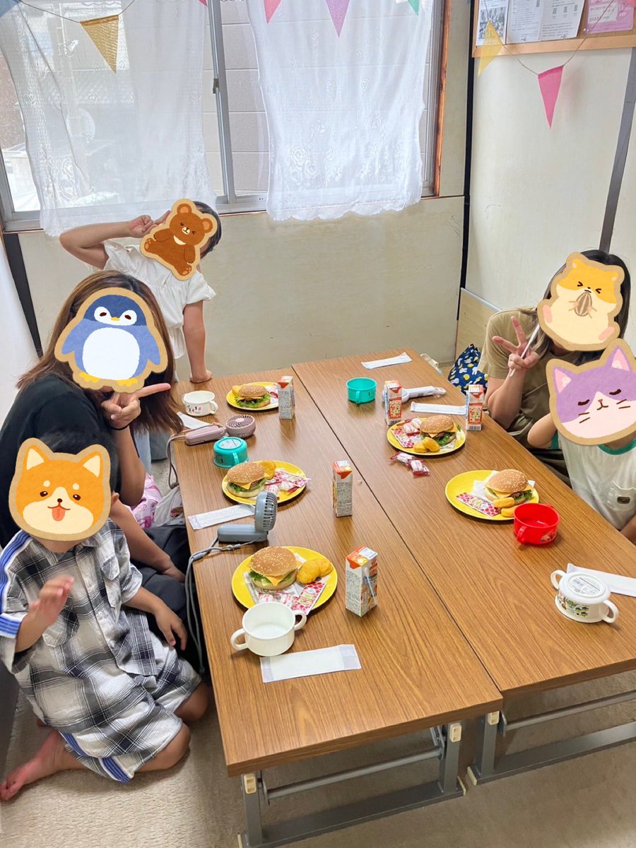 nigiwaimachi's tweet photo. 6/20 にぎわいこども食堂を開催させてもらいました🌈
今月の開催で、にぎわいこども食堂を開設して5年になりました👏
コロナの真っ最中に、色々な不安がありながらもこども食堂を始めて、様々な方の支援やサポートを頂いて、毎月欠かさずに開催させて頂く事が出来ました🍚
本当にありがたいです😭✨ https://t.co/pEMhRAzv2S