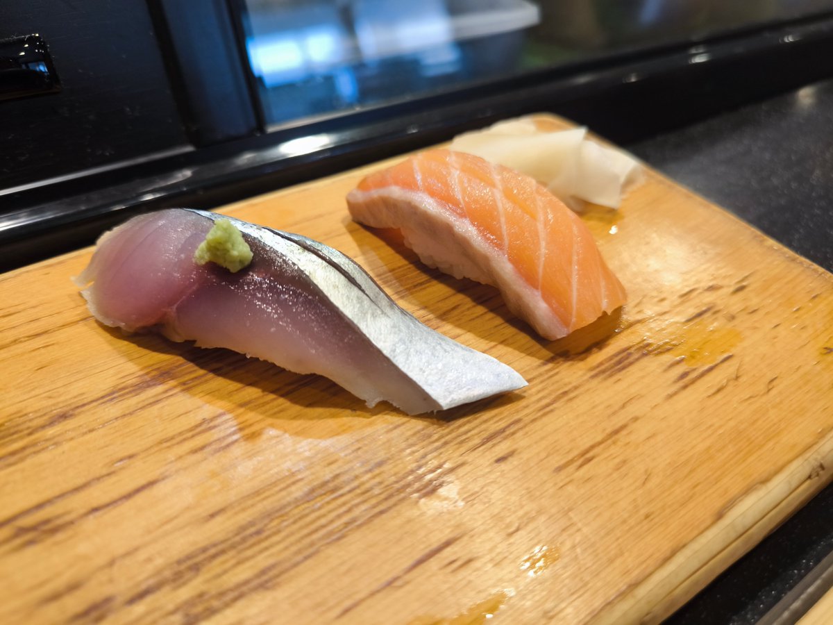 sweepnexus's tweet photo. お寿司屋さん☺️
鯖もサーモンも穴子も旨い🍣 https://t.co/P1n6p9WKvy