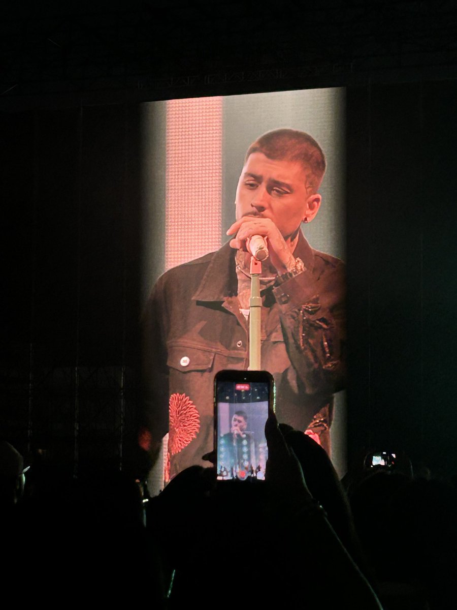 agg_lt's tweet photo. You made it. Being able to experience this moment and sing your songs at the top of my lungs was worth every bit of losing my voice. ❤️‍🔥🐯
Zayn hermano ya eres mexicano 🇲🇽 @inZAYN @zaynmalik https://t.co/PETlqf1Rjp