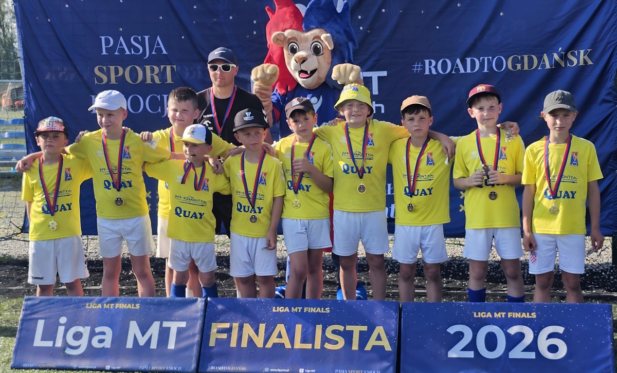 AkademiaMotoru's tweet photo. Finały Ligi MT w Gdańsku za nami! ☀️⚽

Mimo ponad 30-stopniowych upałów młodzi Motorowcy walczyli do ostatniego gwizdka, rozgrywając łącznie 14 meczów z drużynami z całej Polski 💪

Do tego świetna atmosfera, integracja oraz niezapomniana przygoda na zakończenie sezonu 2025/26! https://t.co/XOw3VIMP9g