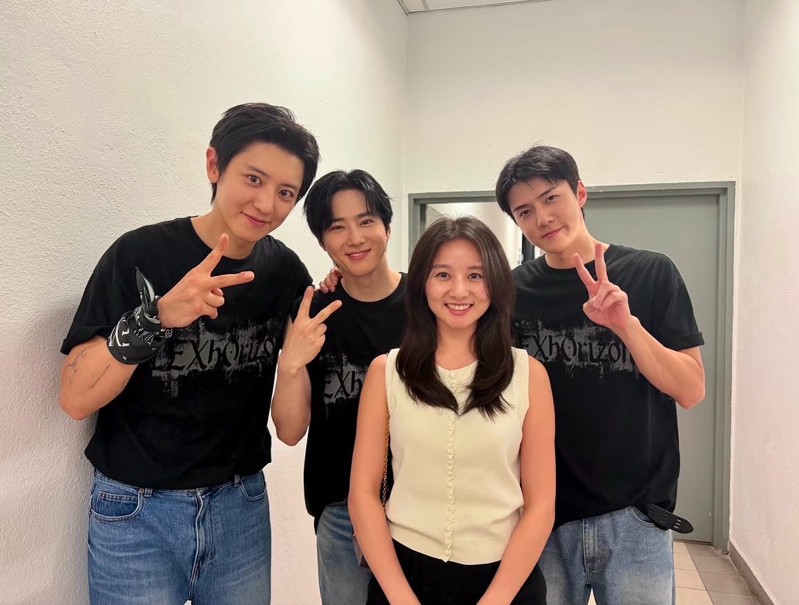 myoohcotton's tweet photo. unnie ex trainee sm ini masih deket banget ternyata sama member redvelvet sama exo, padahal udah 16 tahun yg lalu mereka ketemu, tapi gak pernah lupa sama temen lama, pertemanan mereka keren bangettt🥹🩶🧡 https://t.co/PCdJUXfv4F