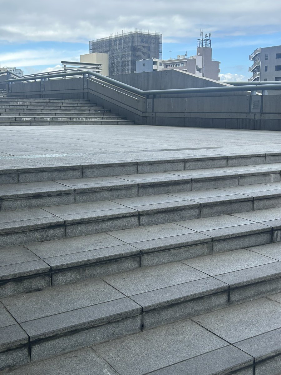 0712_Jimmy's tweet photo. この階段は...!! https://t.co/AE2y0R6map