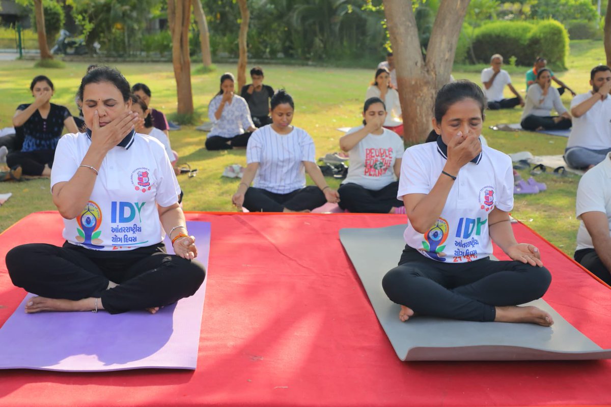 gtuoffice's tweet photo. GTU celebrated the 12th International Day of Yoga 2026 with enthusiasm, embracing the theme #YogaForHealthyAgeing. Students, faculty, officers &amp; staff united to promote wellness, mindfulness, and healthy living. 🧘‍♀️✨

योगः कर्मसु कौशलम् #IDY2026 #YogaDay https://t.co/IJoule7N4E