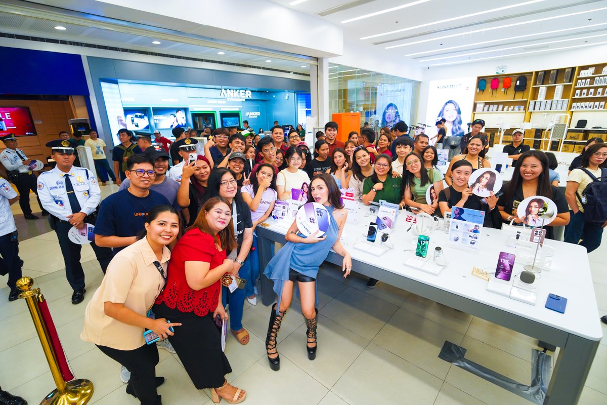 Xiaomi_PH's tweet photo. The excitement for the #Xiaomi17TSeries continues! ✨

Fans gathered at SM MOA for an incredible store visit to get an up-close look at the new #Xiaomi17TSeries and meet the stunning Mika Salamanca! 💜

Experience it for yourself at Xiaomi Stores nationwide. https://t.co/RonRYU5MKa