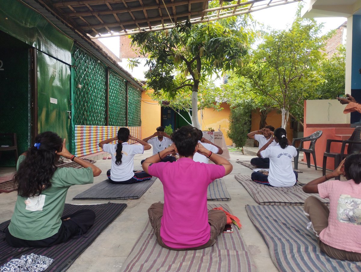 78689Sameer's tweet photo. CSC Pe yoga

CSC Chitrakoot celebrate yoga day in various place and centre
@CSCegov_
@CSCSPV_Health 
@CSCUttarPradesh 
@rkmishra011 
@ajaychaubey 
@BinayMi76124052 
@Namita62679563 https://t.co/RvCwjalJdP