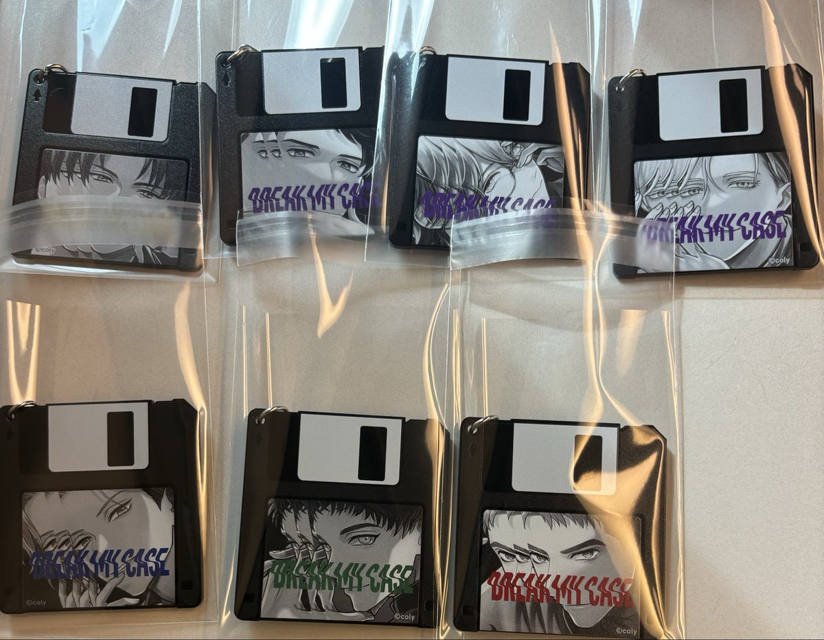 nan_bti's tweet photo. 【交換・譲渡】
ブレマイ　フロッピーディスク風キーホルダー

譲: 在間、立科、祠堂、新開、神家、槻本
求: 皇坂>城瀬>綾戸>恩田or定価

本日18時頃もしくは後日博多での手渡し可能。
郵送も可能です。

お気軽にお声掛けください。 https://t.co/xjfXFBBqV9