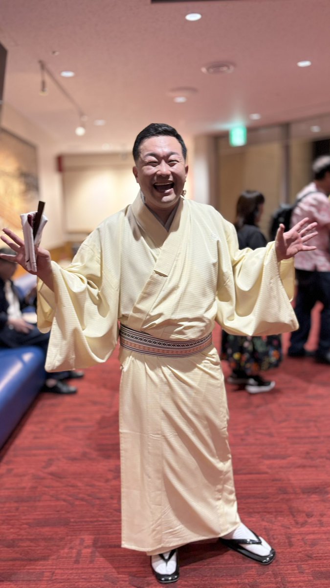 ikaka's tweet photo. 船遊亭扇歌　真打昇進記念落語会
日本橋公会堂

喬太郎師匠と彦いち師匠が同期の扇辰師匠の二番弟子の真打昇進を祝いに…
口上もトークもうれしさ溢れる会でした❣️

今朝は思わず目玉焼き🍳を…
もちろんサニーサイドで。 https://t.co/KpaOgavzsr
