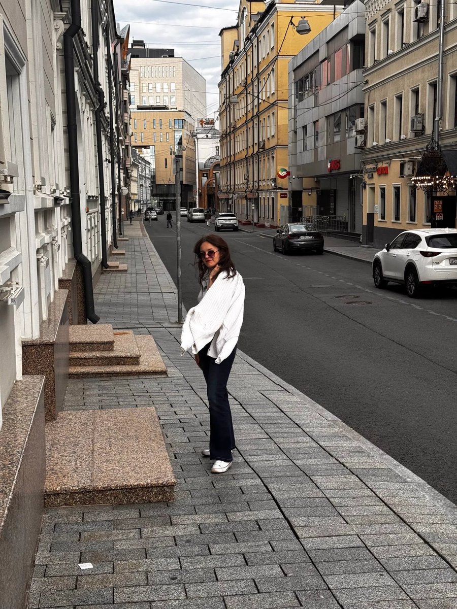 nstsnkhr's tweet photo. гуляла вчера с сестрой и пришла показывать модные московские фотки https://t.co/eUcI31meuv