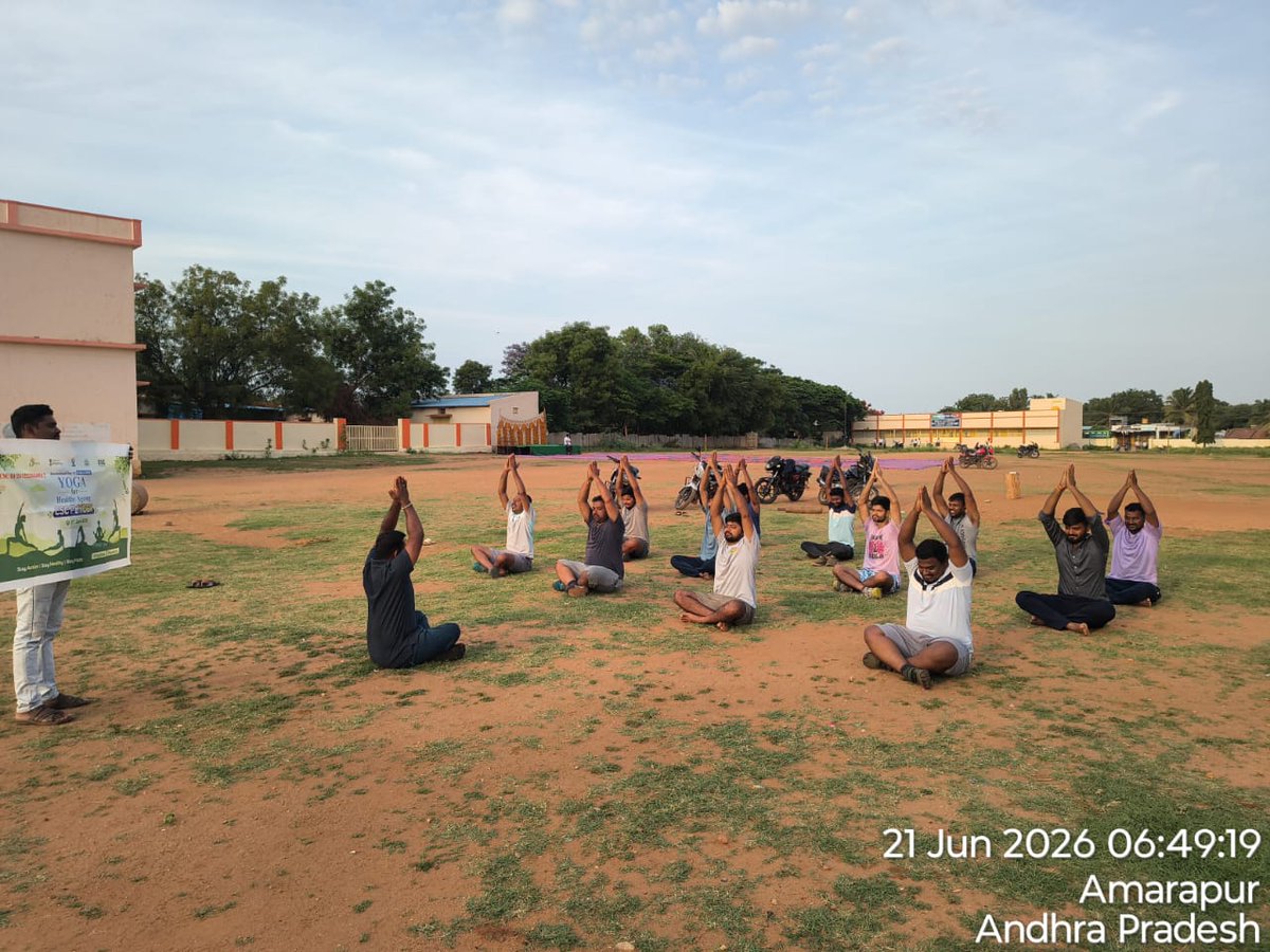 AndhraCSC's tweet photo. The spirit of yoga reached every corner of Andhra Pradesh. CSC VLEs from Anantapur joined the nationwide celebration.

@CSCegov_ @CSCSPV_Health
#IDY2026 #CSCpeYOGA #YOGAwithCSC https://t.co/fsAS3b5wVy