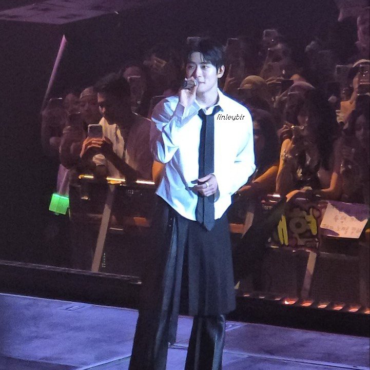 finleybir's tweet photo. finally, jaehyun fancon mono in jakarta🍑✨️ https://t.co/cYgDWFkKcQ
