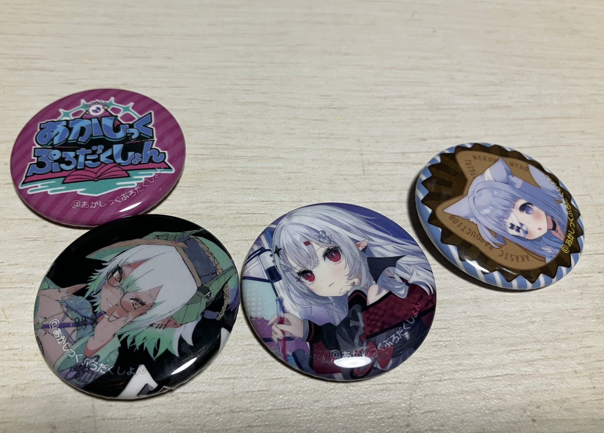 ランダムグッズ。缶バッジとカード。 宙愛ちゃんコイ！ 缶バッジはちゅ