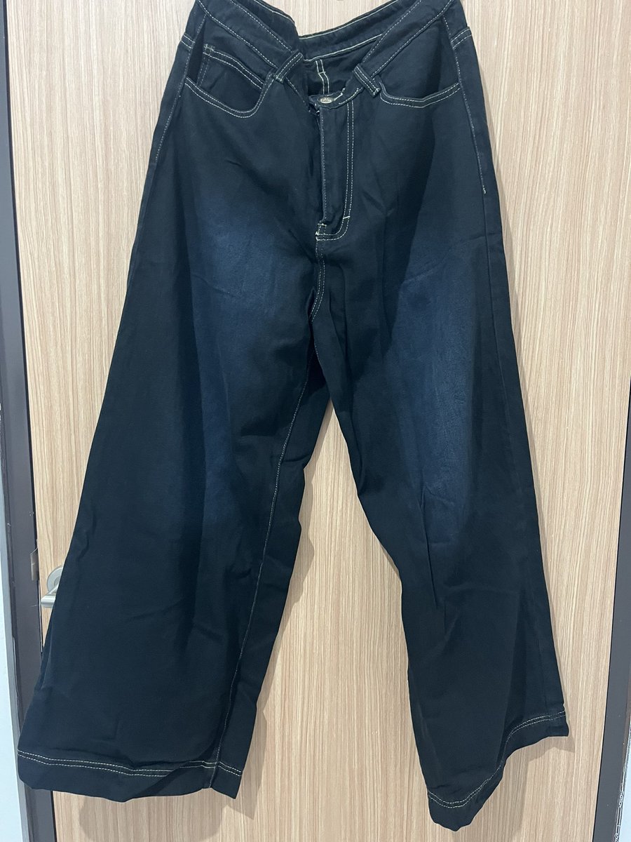 polipoliika's tweet photo. Ladouce Hight waist  Baggy wide jeans  
Bahan jeans hitam 
Model highwaist 
UK 31 
LP 82 cm 
Panjang 102 cm 
Lebar paha 66 cm 
Harga: 120k https://t.co/y8pF9SbH7G