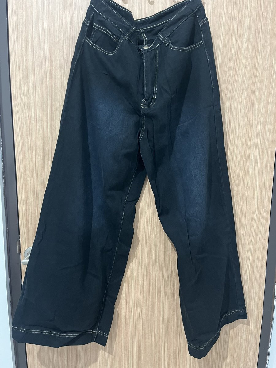 polipoliika's tweet photo. Ladouce Hight waist  Baggy wide jeans  
Bahan jeans hitam 
Model highwaist 
UK 31 
LP 82 cm 
Panjang 102 cm 
Lebar paha 66 cm 
Harga: 120k https://t.co/y8pF9SbH7G