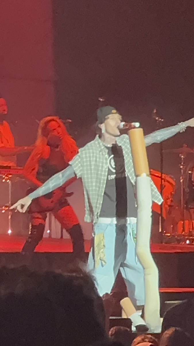 dsaw0802's tweet photo. @machinegunkelly Tonight was amazing!  Don’t think you let anyone down, because you didn’t.  Your fans know YOU love them/us. https://t.co/Dycxr0cwCI