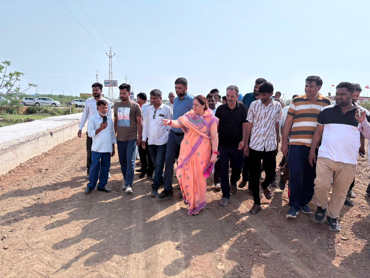kalpanadevikota's tweet photo. लाडपुरा विधानसभा क्षेत्र के विकास कार्यों की निरंतर मॉनिटरिंग के क्रम में आज कोटा-बारां हाईवे पर निर्माणाधीन सर्विस लेन एवं नाले के कार्यों का निरीक्षण कर प्रगति का जायजा लिया।
#VikasKarya #NorthernBypass #Ladpura #Kota #Rajasthan #KalpanaDevi #ViksitBharat #BJP4Rajasthan https://t.co/5Em1KXlyJD