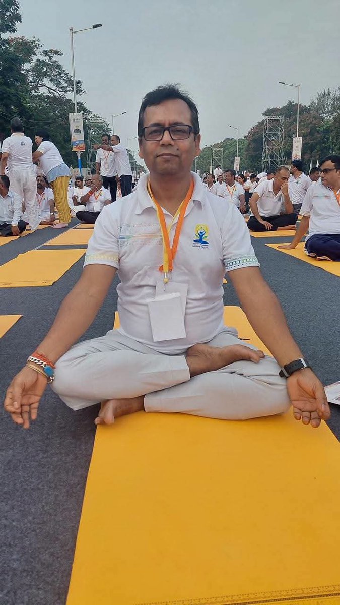 Sankarbjp10's tweet photo. ১২ তম আন্তর্জাতিক যোগ দিবস রেড রোডে। বিশ্বের জনপ্রিয় নেতা ভারতের প্রধানমন্ত্রী শ্রী নরেন্দ্র মোদিজী রেড রোডের এই কর্মশালায় উপস্থিত ছিলেন। https://t.co/TYeNiuV7kW