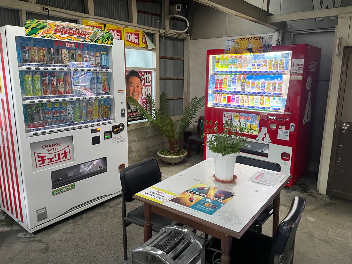 STEELBOX's tweet photo. コストコの帰りに国道29号のドライブインに寄って見ました。鳥取道の影響が強く、交通量もかなり減ってましたね。 https://t.co/sENK0jZpCB