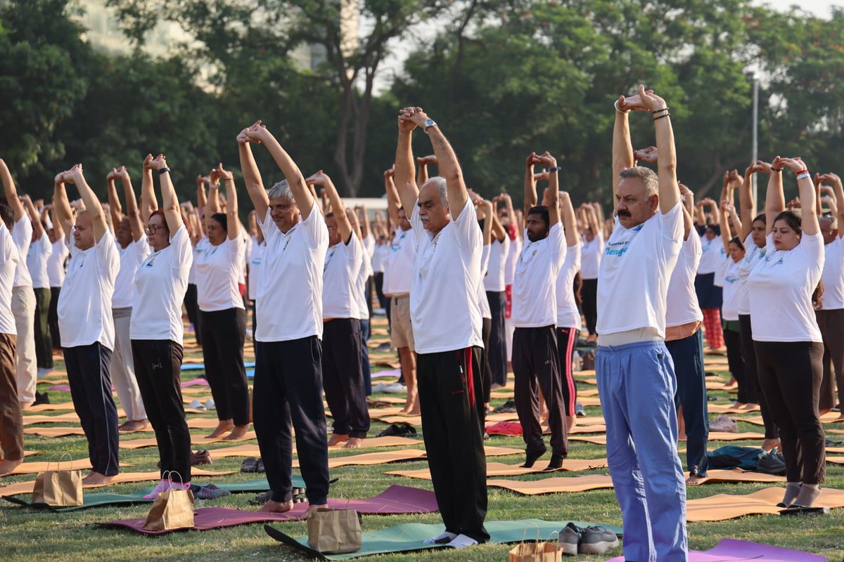 pgichd's tweet photo. PGIMER, Chandigarh Celebrated 12 th International Yoga Day .
Prof .Vivek Lal , Director said ...
"Yoga is a way you behave Positively,
Yoga is a way you think Positively,
Yoga  is a way you act Positively." https://t.co/FT9WoCxPIS