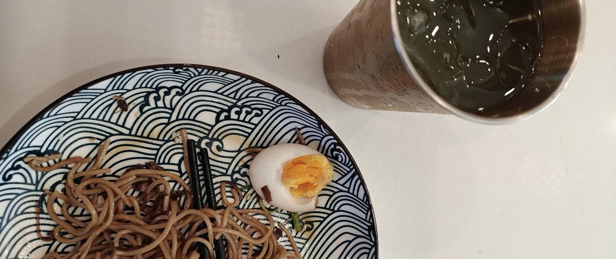 micuumi's tweet photo. sedih bgt becoz m n my fwen janjian jam 3 udah ke rumah dia, tapi dari jam 1 off, datangi rumahnya sepii, berujung nungguin di momoyo sejam dan skrg udah mendampar di joffi ramen, tetep ga dibalas n centang 1, klo ni ramen dah abis dan beliau ga bales, berarti emg w pulang aja https://t.co/HqtGpjO4Vb