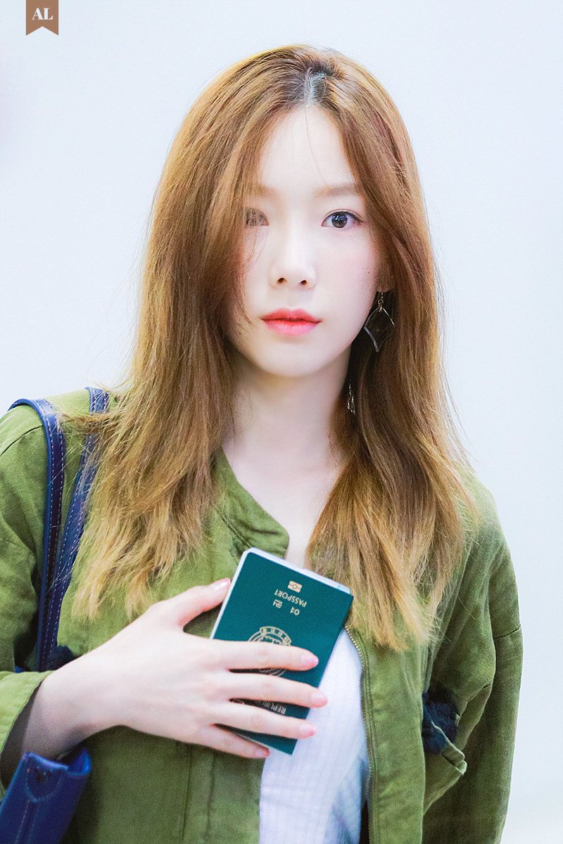 n_snsd_ot8_'s tweet photo. 180621 태연 김포공항 입국 (1) 

#태연 #Taeyeon #소녀시대 
#SNSD #GirlsGeneration https://t.co/d6woCI15mb