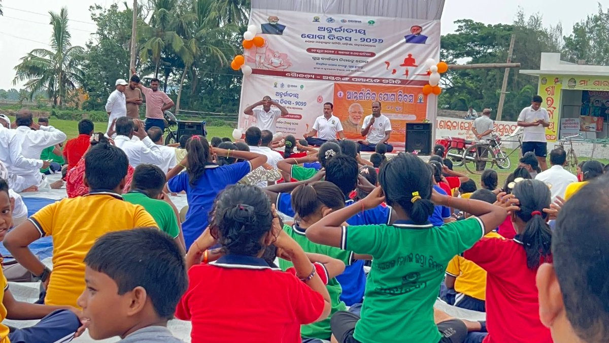 SoumyaMarineWL's tweet photo. Astaranga Block Administration celebrated Int'l #YogaDaY2026 with enthusiastic public participation. Glad to be part of this programme inspired by Hon'ble @PMOIndia @narendramodi Modi ji's vision of making yoga a global movement.
#InternationalYogaDaY2026 https://t.co/E6gsSviZGx