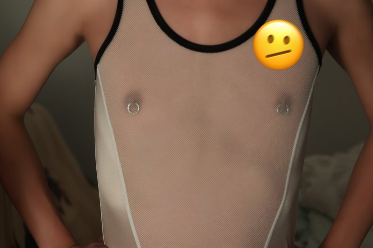 chnpngto1's tweet photo. 除了色色打底的衣服还买了乳夹，戴上去痛哭了。 https://t.co/FXsq4rtFFp