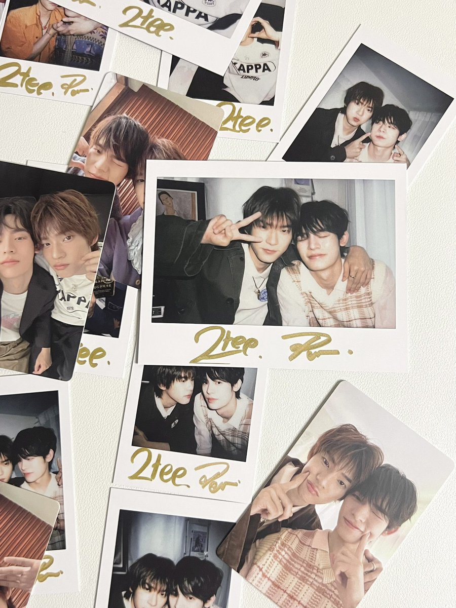 vibewithyeon's tweet photo. รักนิตยสารจีน รูปสวยคอมโพสเริ่ดของแถมจุก แล้วปกนี้ดีทุกลุค น้องตี๋ป๋อถ่ายออกมาน่ารักมาก ตอนเปิดมีแต่ชมว่าน่ารักๆๆๆๆ เติมความสุขเต็มปอดจนต้องร้องขอชีวิต สารพัดของกุ้กกิ้ก ไอเลิฟฮือ 🥺🤲🏻🫶🏻 https://t.co/Fglo7a4dmC
