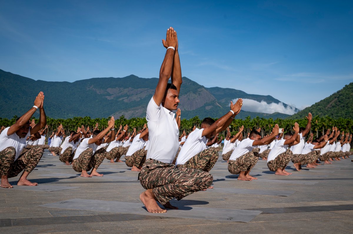 ishafoundation's tweet photo. 200 CRPF Personnel Experience Yoga with Adiyogi

On the International Day of Yoga, 200 personnel from CRPF, Thoopampatti came together for a Yoga session in the presence of Adiyogi at Isha Yoga Center Coimbatore.

The session included Nadi Shuddhi, Yoga Namaskar, and Miracle of Mind Meditation, offering tools for balance, clarity, and inner wellbeing.

#InternationalDayOfYoga #YogaDay #Adiyogi #CRPF #MiracleOfMind