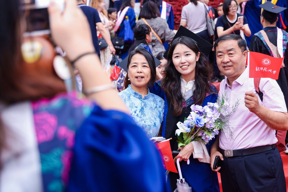 ECNUER's tweet photo. Congratulations, Class of 2026! Chase your dreams fearlessly, live up to your youth, and leave shining footprints in every path you take. No matter how far you wander or what new challenges await, #ECNU will forever stand as your beloved home, a place you can always return to. https://t.co/0qP6EU9r3p