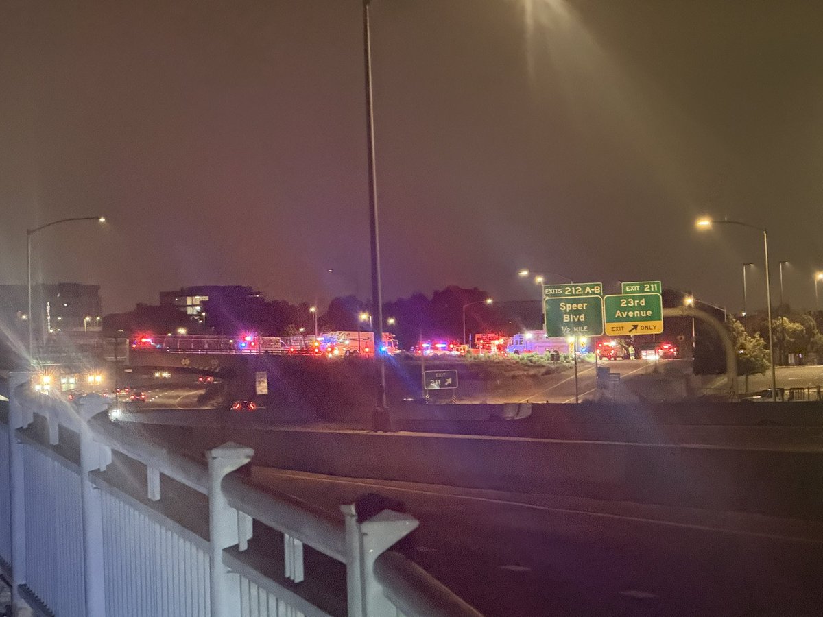 vincent0126's tweet photo. @DenverPolice can you explain on this two vehicle head on collision? At 23rd and I 25. https://t.co/5b0LscvnE9