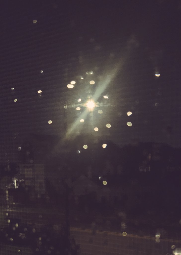 06fourleeyf_'s tweet photo. in love with the idea of smoking a cigarette in the rain rn https://t.co/ADXu0KVzwg