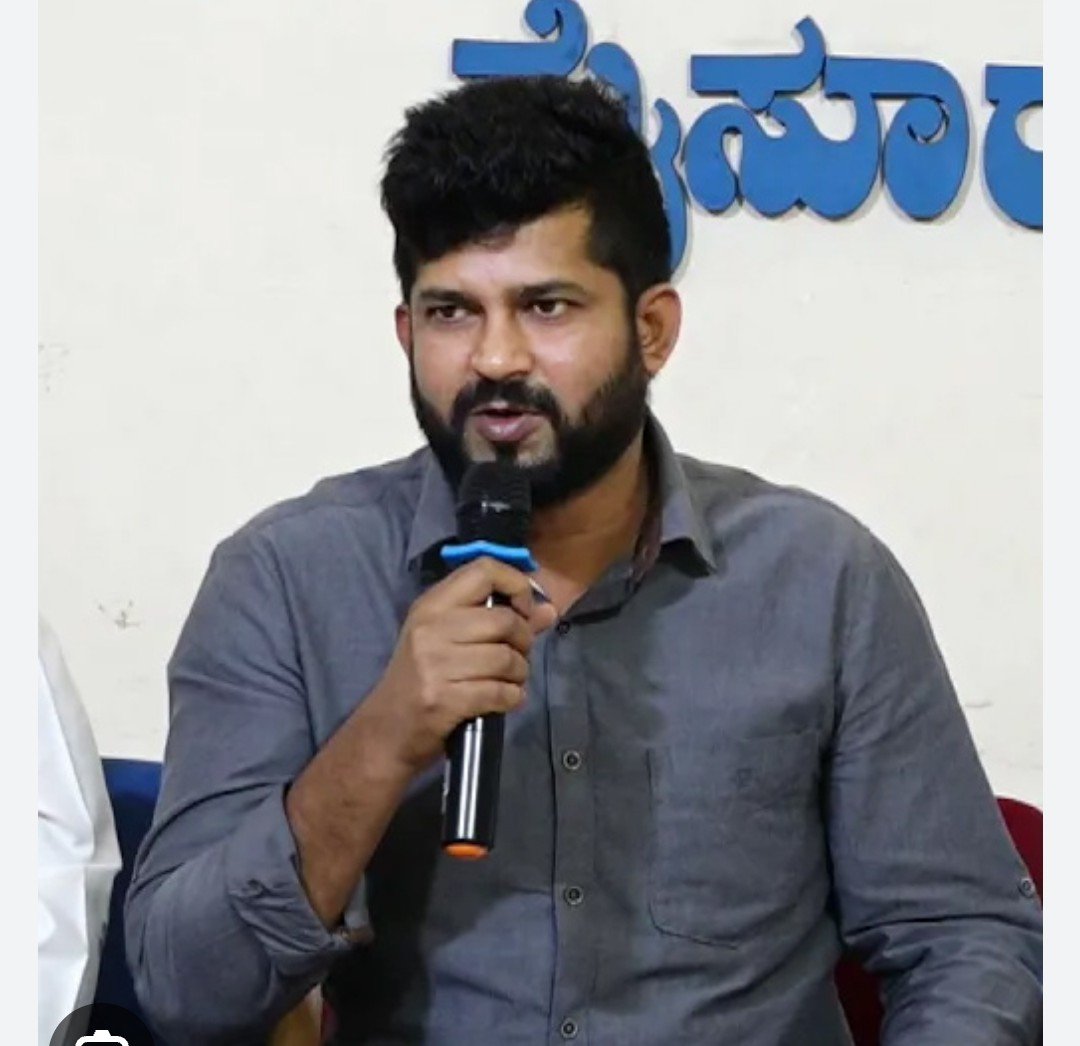 ShakunthalaHS's tweet photo. ಸೋದರ ಸಮಾನರಾದ ಶ್ರೀ @mepratap ಅವರಿಗೆ ಜನ್ಮದಿನದ ಹಾರ್ದಿಕ ಶುಭಾಶಯಗಳು.💐
ತಾಯಿ ಚಾಮುಂಡೇಶ್ವರಿಯು ತಮಗೆ ಆಯುರಾರೋಗ್ಯ ಕೊಟ್ಟು ಕಾಪಾಡಲಿ. https://t.co/W5fIXDdlEB
