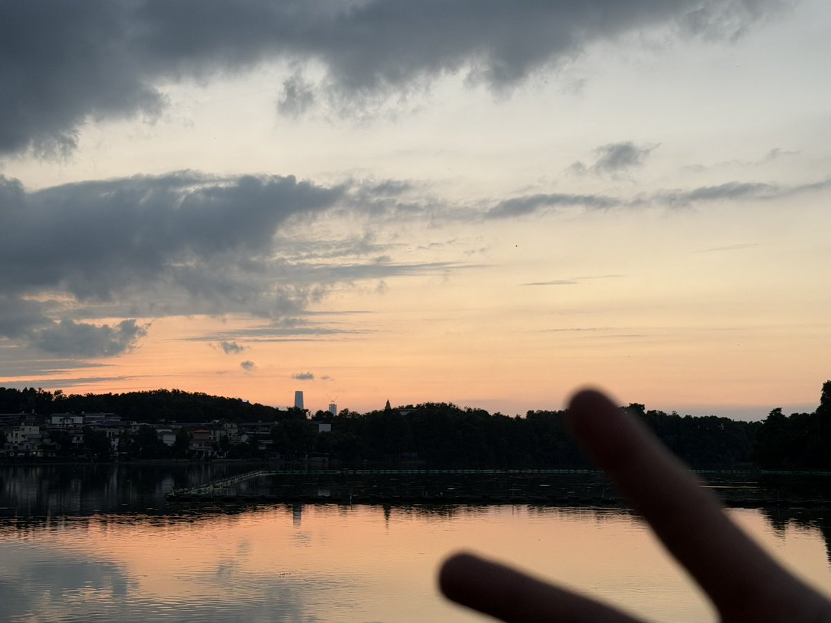 leonerl2's tweet photo. 假期ENDING 愉快收班 https://t.co/3PJm3fze21