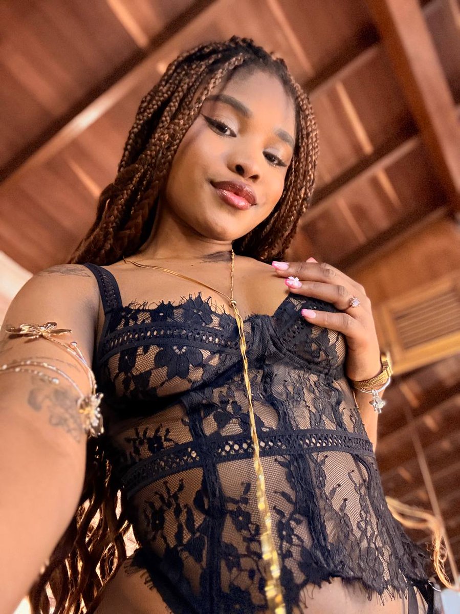 ariafosterat's tweet photo. Get very hot with my delicious body🥵https://t.co/dWiMqTVAQY I'm live now @CamsodaLife https://t.co/DrqiG3tUVX