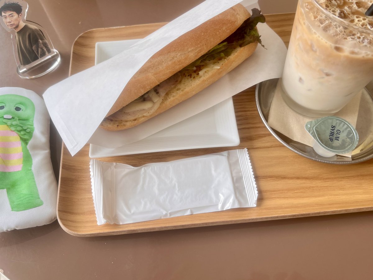ryo_kulusu's tweet photo. たかすぃ(と、ガチャピン)
ハニーマスタードポークサンドだよ
( 'ω')ŧ‹"ŧ‹" https://t.co/Up7dHawkV5